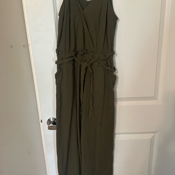 Two jumpsuits - Picture 3 of 8